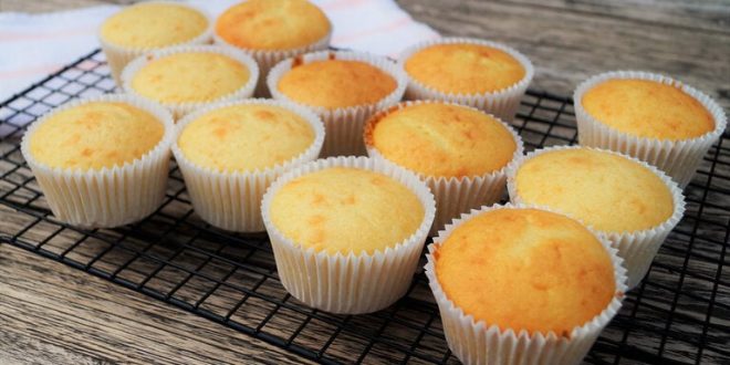 Käsekuchen Muffins gefüllt mit Vanillepudding – REZEPTE VON HEUTE