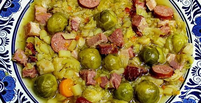 Rosenkohleintopf Rezept mit Hackfleischbällchen und Schmand