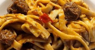 Gulasch mit Spätzle Rezept – Rindergulasch mit Paprika und Spätzle