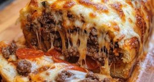 Müllbrot in wenigen Minuten mit Käse und Hackfleisch im Pizzateig