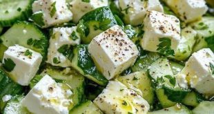 Gurken Feta-Salat mit frischer Petersilie und Fetawürfeln