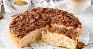 Apfel Zimtkuchen mit Zimt-Zucker-Kruste aufgeschnitten