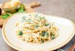 Cremige Käse Knoblauch Parmesan Spaghetti mit Petersilie