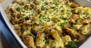 Gyros-Auflauf mit Sauce Hollandaise, Kartoffeln und Käse goldbraun überbacken