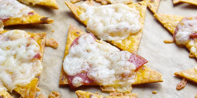 4-Zutaten-Pizza-Chips mit Mini-Pepperoni und Kräutern