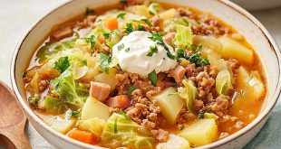 Wirsing-Hackfleisch-Eintopf mit Kartoffeln in cremiger Sauce