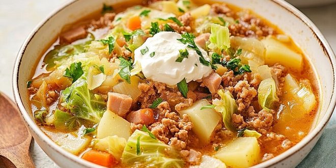 Wirsing-Hackfleisch-Eintopf mit Kartoffeln in cremiger Sauce